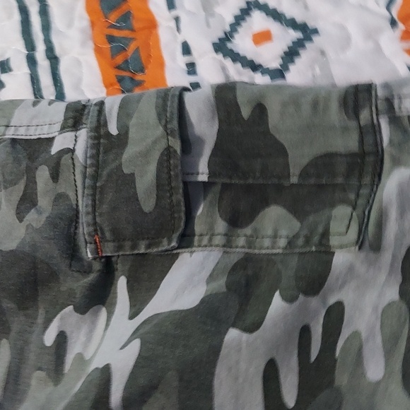 🏫 3 for $10 Boy's Camo Cargo Shorts - Picture 4 of 5
